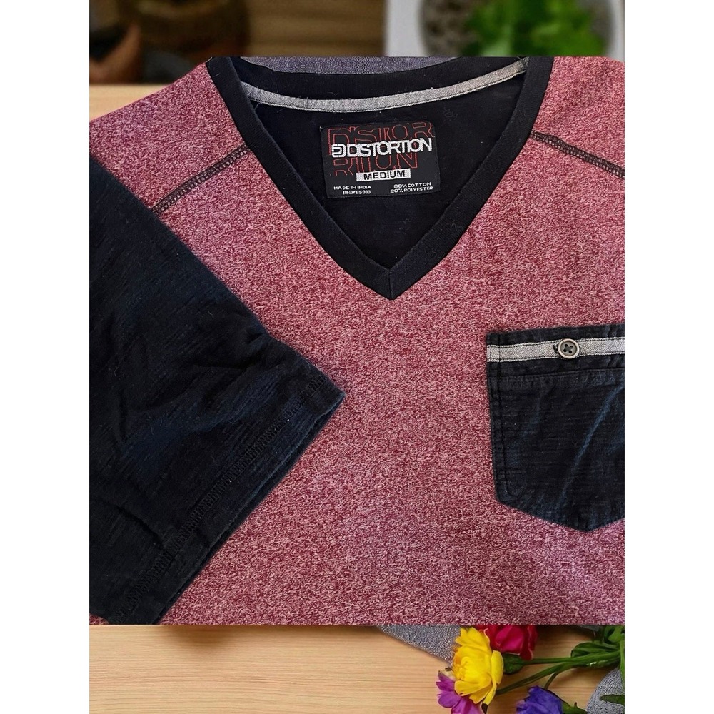Distortion V Neck T‎ Shirt Men's Size Medium Red And Black